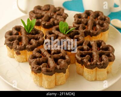 Flores (Blumen). Typisches Dessert aus Spanien. Stockfoto