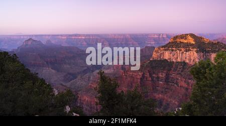 Horizontale Zusammensetzung tiefe Schlucht Colorado River durch den Grand Canyon Stockfoto