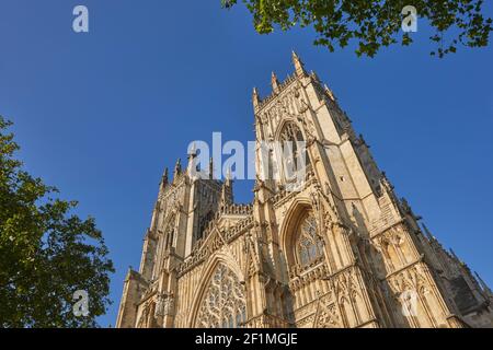 Ein Blick auf York Minster, die Kathedrale im historischen Herzen der Stadt York, Nordengland, Großbritannien. Stockfoto