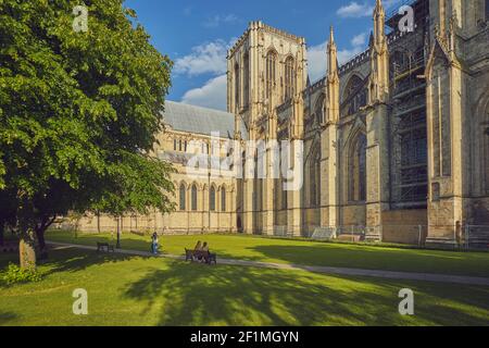 Ein Blick auf York Minster, die Kathedrale im historischen Herzen der Stadt York, Nordengland, Großbritannien. Stockfoto