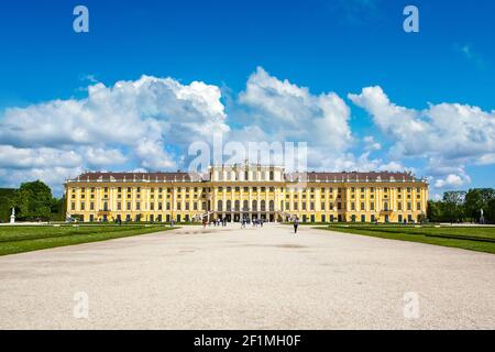 Wien, Österreich - 14. Oktober 2016: Ehemalige kaiserliche Sommerresidenz Schloss Schönbrunn, Wien, Österreich, 14. Oktober 2016 Stockfoto