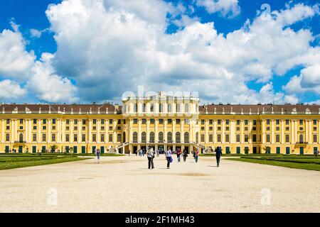 Wien, Österreich - 14. Oktober 2016: Ehemalige kaiserliche Sommerresidenz Schloss Schönbrunn, Wien, Österreich, 14. Oktober 2016 Stockfoto