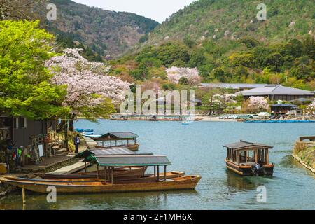 Bootstour Pier am Hozugawa Fluss in arashiyama, kyoto, japan Stockfoto