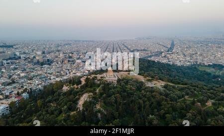 Filopappou Hügel direkt gegenüber der Akropolis von Athen, Griechenland Stockfoto