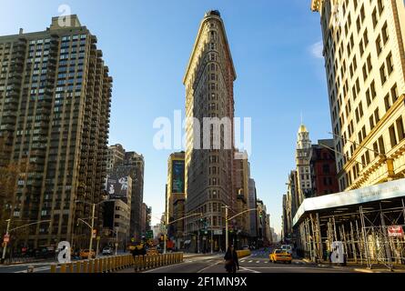 Ecke 5th Avenue und Broadway, Flatiron Gebäude in New York, USA Stockfoto