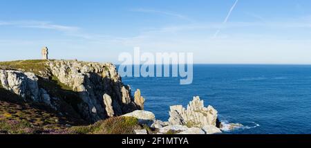 Denkmal des Zweiten Weltkriegs an der Pointe de Penhir in Bretagne Stockfoto