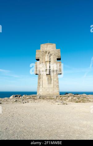 Denkmal des Zweiten Weltkriegs an der Pointe de Penhir in Bretagne Stockfoto