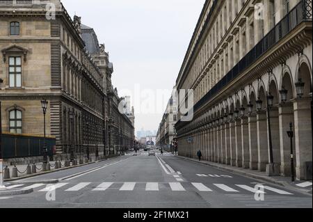 Aktenfoto vom 17. März 2020 der Rue de Rivoli in Paris, Frankreich. Das Coronavirus erreichte Frankreich am 24. Januar 2020, als der erste COVID-19-Fall in Europa und Frankreich in Bordeaux identifiziert wurde. Am 16. März kündigte Präsident Macron die obligatorische Heimsperre für 15 Tage ab Mittag des 17. März an. Foto von Eliot Blondt/ABACAPRESS.COM Stockfoto