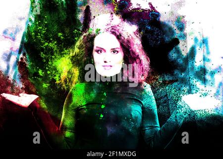 Abstraktes Gesicht eines Mädchens in hellen mehrfarbigen Farbspritzern. Stockfoto