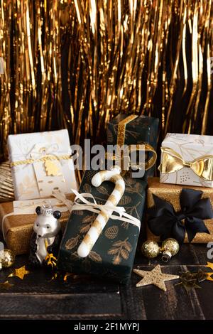 Festlich verpackte Geschenke Stockfoto