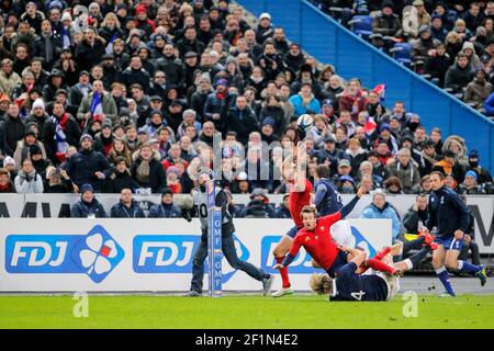 Yoann Huget (FRA) verpasste den Ball, Tim Visser (SCO), Camille Lopez (FRA) wurde von Richie Grey (SCO) während des RBS 6 Nations Championship 2015 Rugby Union Match zwischen Frankreich und Schottland am 7. Februar 2015 im Stade de France in Saint Denis, Frankreich, eingefangen. Foto Stephane Allaman / DPPI Stockfoto