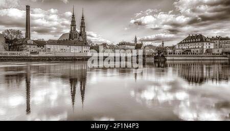 OPOLE, POLEN - 06. März 2021: Die Stadt Opole in Oberschlesien in Polen an der Quelllandschaft der oder Stockfoto