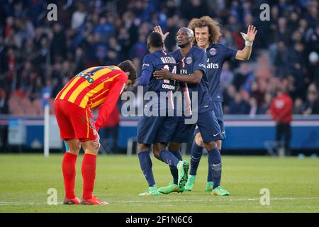 Blaise Mathuidi (psg) erzielte ein Tor und feierte es mit Zoumana Camara (psg) und David Luiz Moreira Marinho (psg) während der Französisch Championship Ligue 1 Fußballspiel zwischen Paris Saint Germain und RC Lens am 7. März 2015 im Parc des Princes Stadion in Paris, Frankreich. Foto Stephane Allaman / DPPI Stockfoto