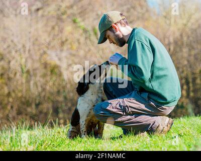 Beziehung zwischen Mann und Hund, Großbritannien Stockfoto