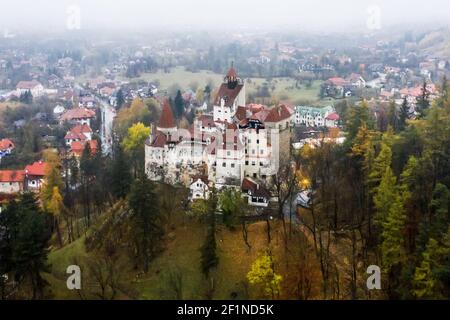 Luftaufnahme von Draculas Schloss in Rumänien Stockfoto