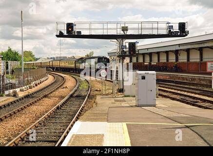 Südliche Region Schlacht von Großbritannien Klasse Pacific No 34067 Tangmere Ankunft am Bahnhof Salisbury mit dem Royal Wessex Pullman am 30th. August 2006. Stockfoto