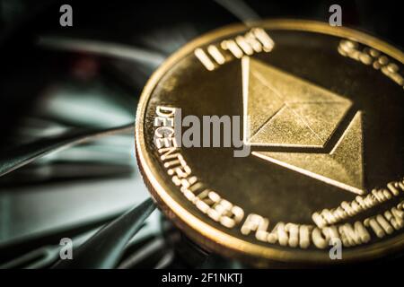 Nahaufnahme der goldenen ethereum-Münze Stockfoto
