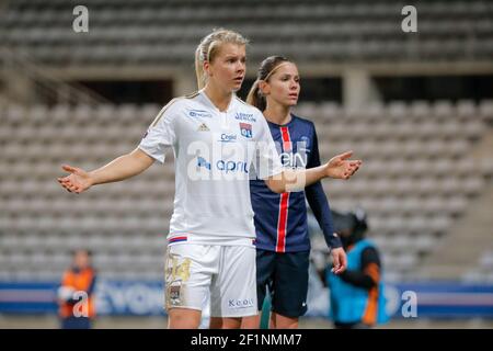 Ada Hegerberg (Olympique Lyonnais), Erika Cristiano dos Santos (PSG Frauen) während der französischen Frauenmeisterschaft D1 Fußballspiel zwischen Paris Saint Germain und Olympique Lyonnais am 5. Februar 2016 im Charlety Stadion in Paris, Frankreich - Foto Stephane Allaman / DPPI Stockfoto