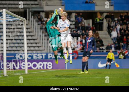 Ada Hegerberg (Olympique Lyonnais), Berger Ann-Katrin (PSG-Frauen), Erika Cristiano dos Santos (PSG-Frauen) während der französischen Frauenmeisterschaft D1 Fußballspiel zwischen Paris Saint Germain und Olympique Lyonnais am 5. Februar 2016 im Charlety Stadion in Paris, Frankreich - Foto Stephane Allaman / DPPI Stockfoto