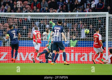 Prinz Oniangue (Stade de Reims) erzielte ein Tor gegen Kevin Trapp (psg), Angel Di Maria (psg), Thiago Emiliano da Silva (psg), Layvin Kurzawa (psg), Abdelhamid El Kaoutari (Stade de Reims) während der französischen Meisterschaft Ligue 1 Fußballspiel zwischen Paris Saint Germain und Stade de Reims am 20. Februar, 2016 im Stadion Parc des Princes in Paris, Frankreich - Foto Stephane Allaman / DPPI Stockfoto
