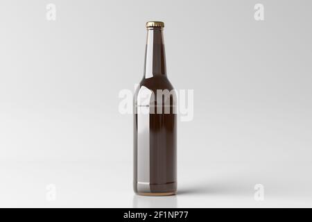 Bierflasche 500 ml auf weißem Hintergrund. Vorderansicht Stockfoto