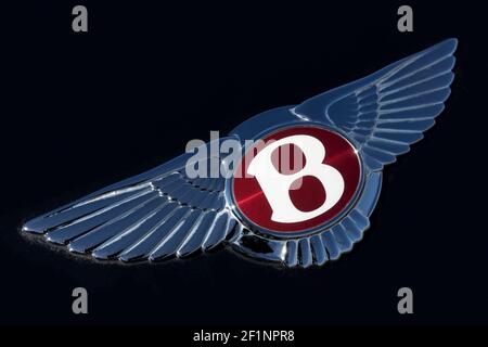 Indianapolis - ca. März 2021: Bentley Automobillogo. Das Bentley Logo besteht aus zwei Flügeln und einem großen B in der Mitte. Stockfoto