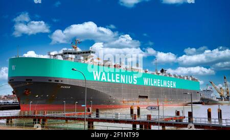 Großes Schiff Manon von Wallenius Wilhelmsen im Hafen von Bremerhaven, Deutschland Stockfoto