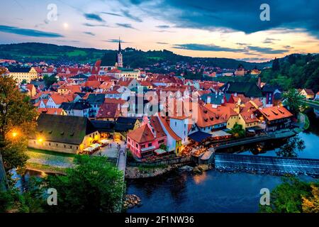 Landschaft von Krumlov, schöne Nachtansicht Stockfoto