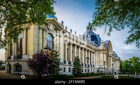 Das Petit Palais ist ein Kunstmuseum im 8th Arrondissement von Paris, Frankreich. Gebaut für die Weltausstellung 1900, enthält sie jetzt die Stadt P Stockfoto