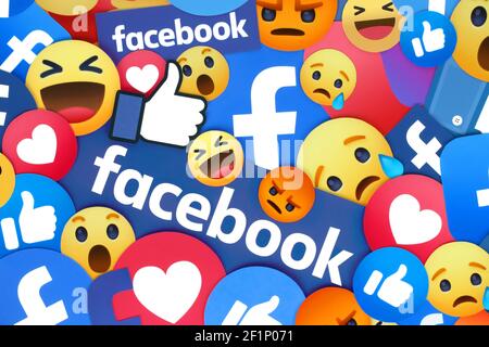 Kiew, Ukraine - 19. Februar 2021: Hintergrund der verschiedenen Facebook-Apps Icons und Emoticons Stockfoto