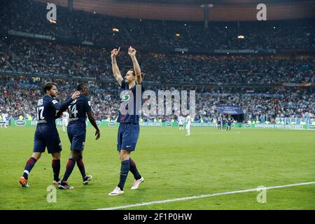 Zlatan Ibrahimovic (psg) feierte sein neues Tor mit Blaise Mathuidi (psg) und Maxwell Scherrer cabelino Andrade (psg) während des französischen Pokalfinalspiels zwischen Olympique de Marseille und Paris Saint Germain am 21. Mai 2016 im Stade de France in Saint Denis, Frankreich - Foto Stephane Allaman / DPPI Stockfoto
