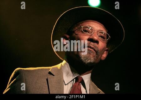 Michael Bunel / Le Pictorium - Linton Kwesi Johnson (aka LKJ) - 07/11/2012 - Frankreich / Frankreich - Linton Kwesi Johnson (aka LKJ) ist ein britischer Dub-Dichter und Reggaemusiker, geboren am 24. August 1952 in Chapelton, Jamaika. "Kwesi", Ashanti-Vorname für sonntags geborene Jungen, ist der Spitzname, den er zu Beginn seiner poetischen Karriere bekam. 7. November 2012. Paris, Frankreich Stockfoto