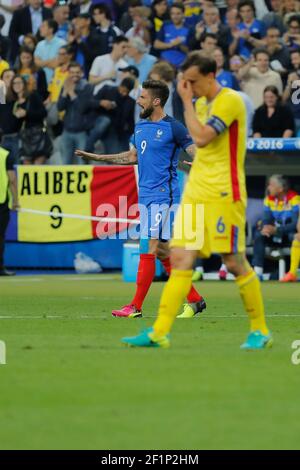 Olivier Giroud (FRA) (Federation Francaise de Football (FFF)) erzielte ein Tor und feierte es, Yohan Cabaye (FRA) (Federation Francaise de Football (FFF)) während der UEFA Euro 2016, Gruppe A Fußballspiel zwischen Frankreich und Rumänien am 10. Juni 2016 im Stade de France in Saint-Denis, Frankreich - Foto Stephane Allaman / DPPI Stockfoto