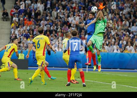 Olivier Giroud (FRA) (Federation Francaise de Football (FFF)) erzielte ein Tor gegen Ciprian Tatarusanu (ROU) (Romanian Football Federation (FRF)) und feierte es, Dragos Grigore (ROU) (Romanian Football Federation (FRF))), Antoine Griezmann (FRA) (Federation Francaise de Football (FFF))), Yohan Cabaye (FRA (FRA) (UEFA 2016))) Gruppe EIN Fußballspiel zwischen Frankreich und Rumänien am 10. Juni 2016 im Stade de France in Saint-Denis, Frankreich - Foto Stephane Allaman / DPPI Stockfoto