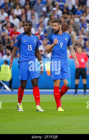 Olivier Giroud (FRA) (Federation Francaise de Football (FFF)) und Paul Pogba (FRA) (Federation Francaise de Football (FFF))während der UEFA Euro 2016, Gruppe A Fußballspiel zwischen Frankreich und Rumänien am 10. Juni 2016 im Stade de France in Saint-Denis, Frankreich - Foto Stephane Allaman / DPPI Stockfoto