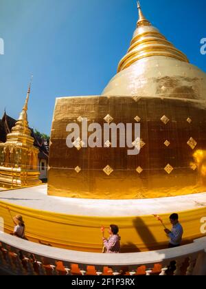 Tempeltour in Thailand Stockfoto
