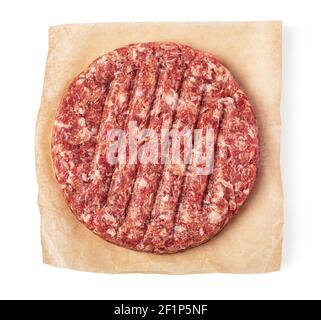 Frisches rohes Burger Fleisch auf weißem Hintergrund Stockfoto