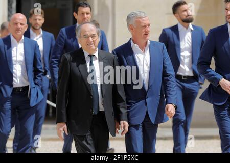 Noel Le Graet (Präsident des französischen Fußballverbands), Cheftrainer Didier Deschamps (FRA) beim Empfang der französischen UEFA Euro 2016-Mannschaft im Palais de l'Elysee am 11. Juli 2016 in Paris, Frankreich - Foto Stephane Allaman / DPPI Stockfoto