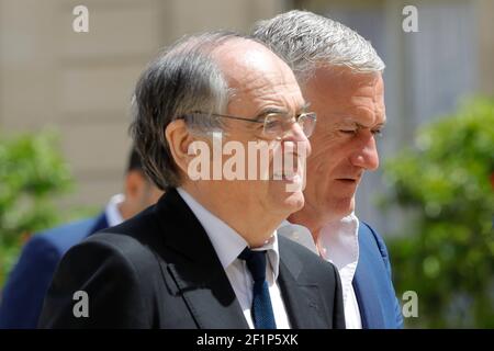 Noel Le Graet (Präsident des französischen Fußballverbands), Cheftrainer Didier Deschamps (FRA) beim Empfang der französischen UEFA Euro 2016-Mannschaft im Palais de l'Elysee am 11. Juli 2016 in Paris, Frankreich - Foto Stephane Allaman / DPPI Stockfoto