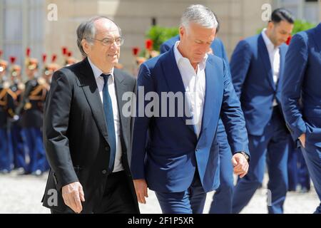 Noel Le Graet (Präsident des französischen Fußballverbands), Cheftrainer Didier Deschamps (FRA) beim Empfang der französischen UEFA Euro 2016-Mannschaft im Palais de l'Elysee am 11. Juli 2016 in Paris, Frankreich - Foto Stephane Allaman / DPPI Stockfoto