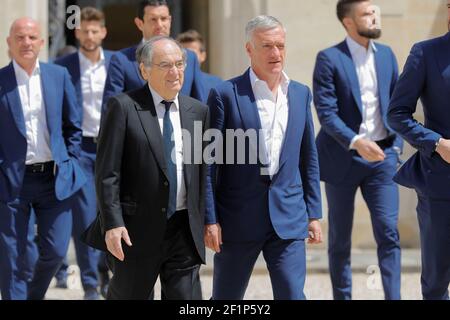 Noel Le Graet (Präsident des französischen Fußballverbands), Cheftrainer Didier Deschamps (FRA) beim Empfang der französischen UEFA Euro 2016-Mannschaft im Palais de l'Elysee am 11. Juli 2016 in Paris, Frankreich - Foto Stephane Allaman / DPPI Stockfoto