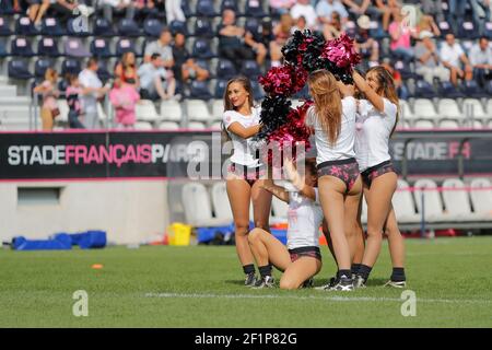 Cheerleaders des Stade Francais Rugby Illustration während der französischen Meisterschaft Top 14 Rugby Union Spiel zwischen Stade Francais Paris und Castres Olympique am 10. September 2016 im Jean Bouin Stadion in Paris, Frankreich - Foto Stephane Allaman / DPPI Stockfoto