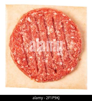 Frisches rohes Burger Fleisch auf weißem Hintergrund Stockfoto