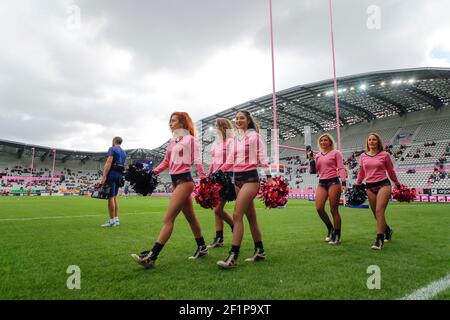 Cheerleaders während der französischen Meisterschaft Top 14 Rugby Union Spiel zwischen Stade Francais Paris und Stade Rochelais am 2. Oktober 2016 im Jean Bouin Stadion in Paris, Frankreich - Foto Stephane Allaman / DPPI Stockfoto