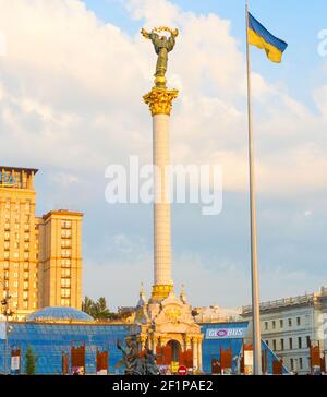 Statue Berehynia Unabhängigkeit Platz Kiew Stockfoto