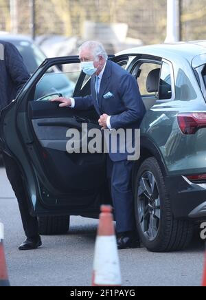 Der Prinz von Wales kommt zu einem Besuch in einer NHS-Impfstoff Pop-up-Klinik in der Jesus House Kirche, London. Bilddatum: Dienstag, 9. März 2021. Stockfoto