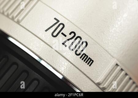 Markierung des Kameraobjektivs auf Makro, Teleobjektiv 70-200mm Nahaufnahme Stockfoto