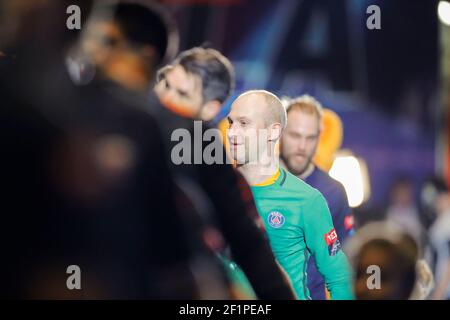 Thierry Omeyer (PSG Hanball) begrüßt die Fans beim EHF Champions League, Gruppe A, Handball Spiel zwischen Paris Saint-Germain Handball und Telekom Veszprem am 27. November 2016 im Pierre de Coubertin Stadion in Paris, Frankreich - Foto Stephane Allaman / DPPI Stockfoto