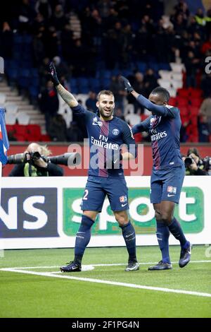 Jese Rodriguez Ruiz (PSG) erzielte das dritte Tor und feierte es mit Blaise Mathuidi (psg) während der Französisch League Cup Fußballspiel, Runde von 16, zwischen Paris Saint Germain und Lille OSC am 14. Dezember 2016 im Parc des Princes Stadion in Paris, Frankreich - Foto Stephane Allaman / DPPI Stockfoto