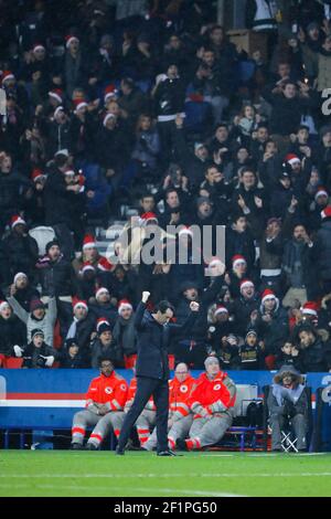 Unai Emery (PSG) glücklich nach dem ersten Tor von Thomas Meunier (PSG) während der französischen Meisterschaft Ligue 1 Fußballspiel zwischen Paris Saint-Germain und FC Lorient am 21. Dezember 2016 gespielt im Parc des Princes Stadion in Paris, Frankreich - Foto Stephane Allaman/DPPI Stockfoto